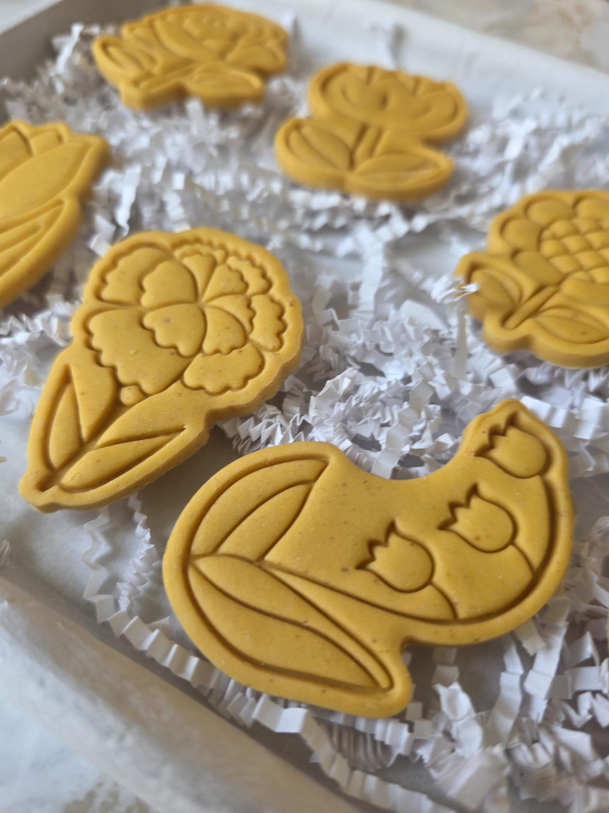 Flower Dog Biscuits - Woof&Crunch