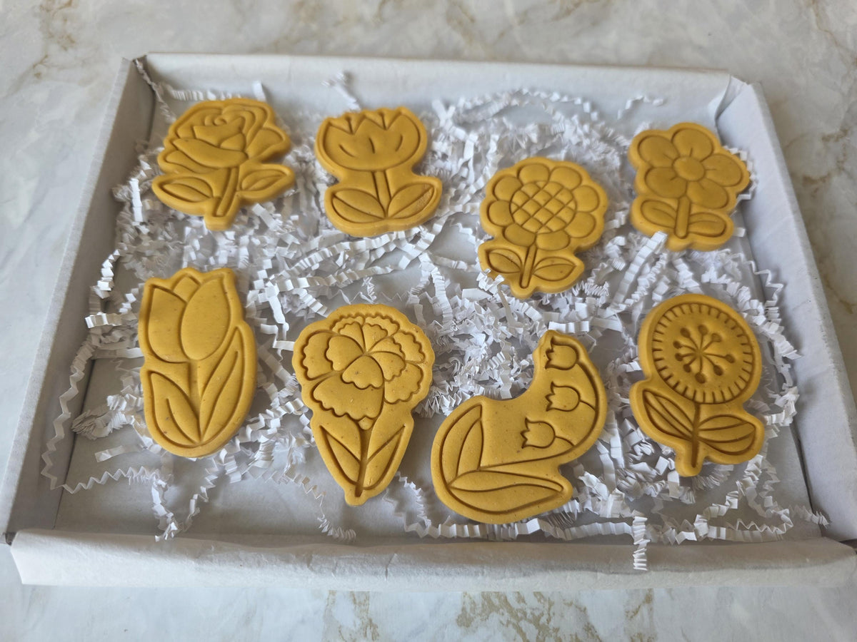 Flower Dog Biscuits - Woof&Crunch