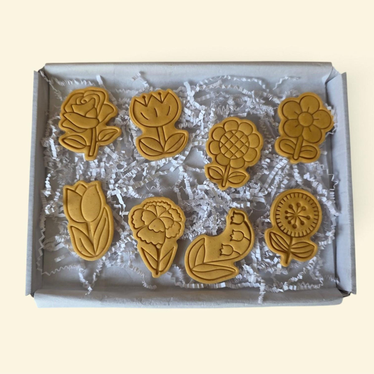 Flower Dog Biscuits - Woof&Crunch