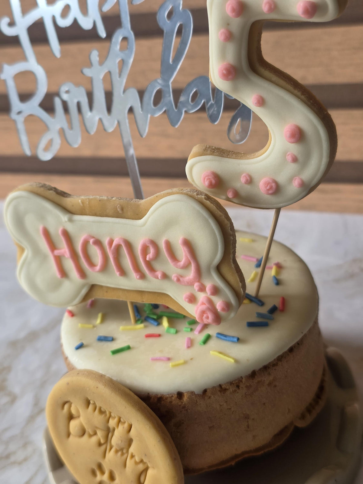 Dog Birthday Drip Cake and Biscuit Box - Woof&Crunch